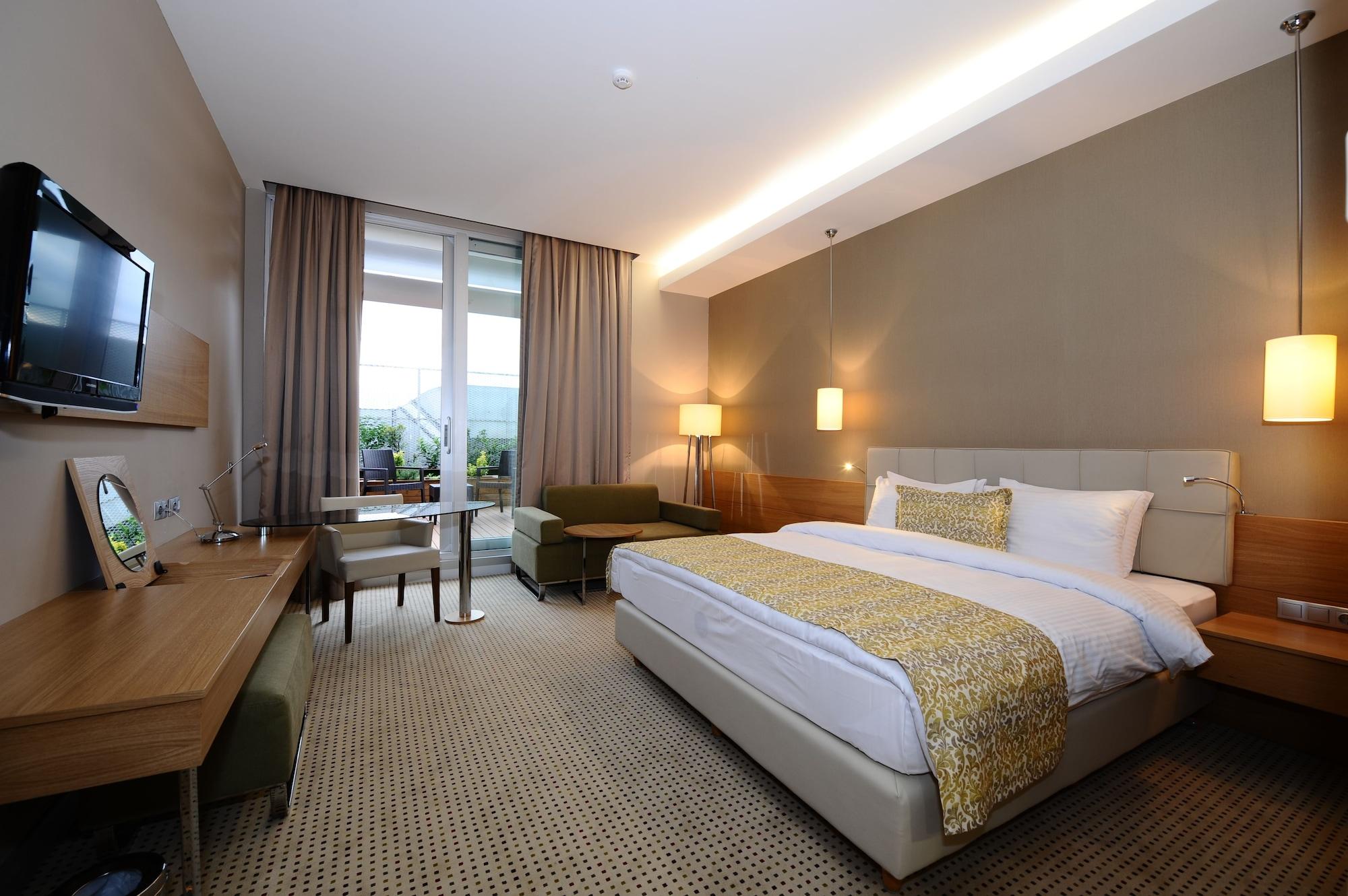 Hotel Ramada By Wyndham Podgorica Esterno foto