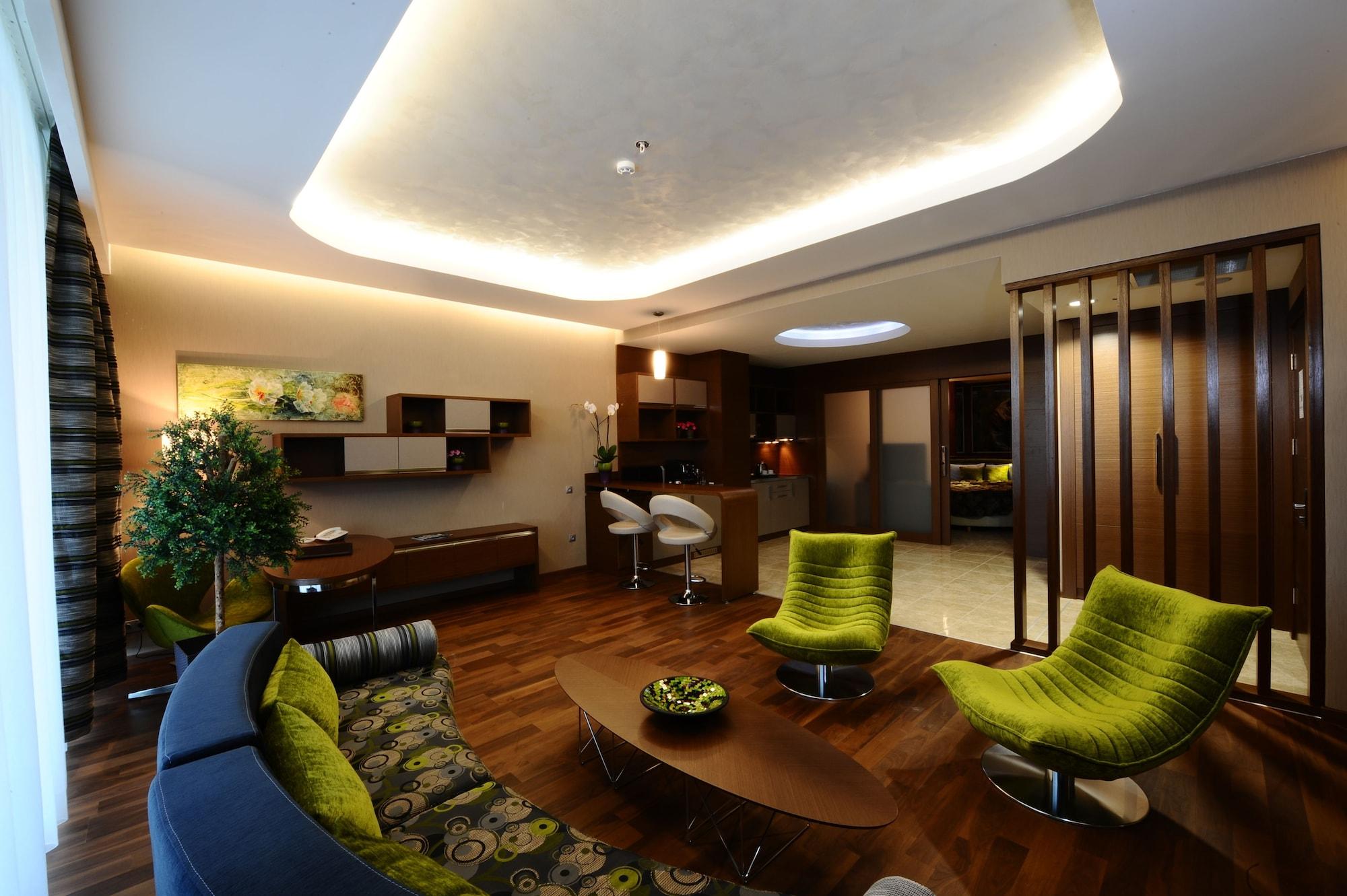 Hotel Ramada By Wyndham Podgorica Esterno foto