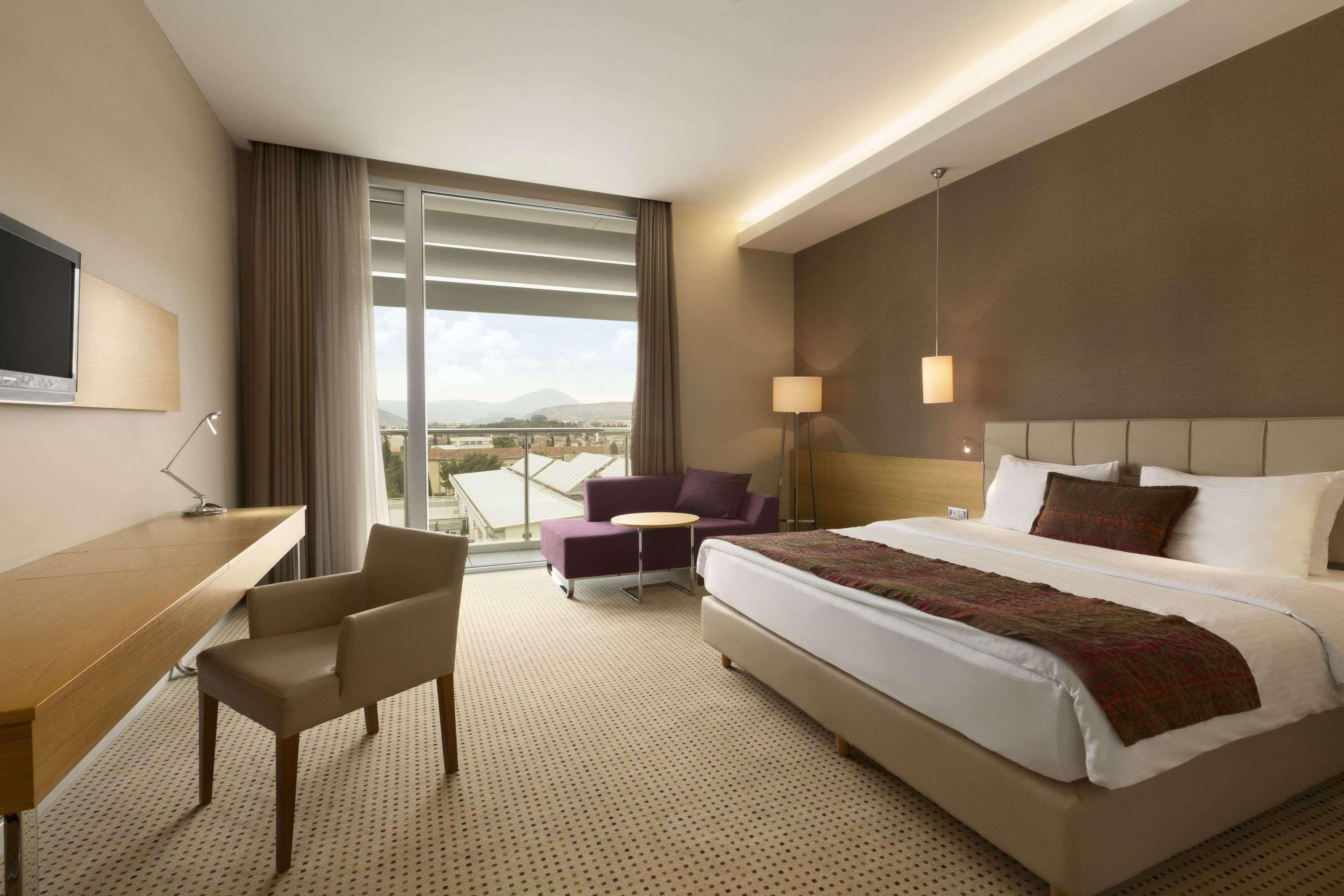 Hotel Ramada By Wyndham Podgorica Esterno foto
